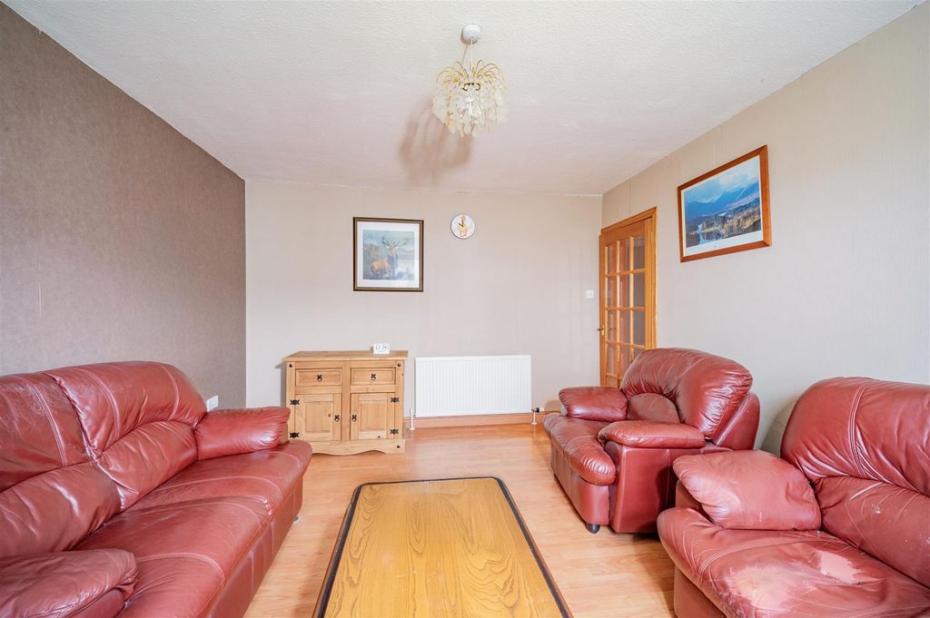 Property photo 3 of 11 54 Earn Crecent Dundee-11.Jpg