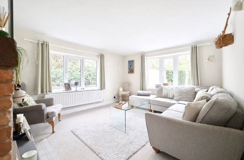 Property photo 3 of 35 Lounge