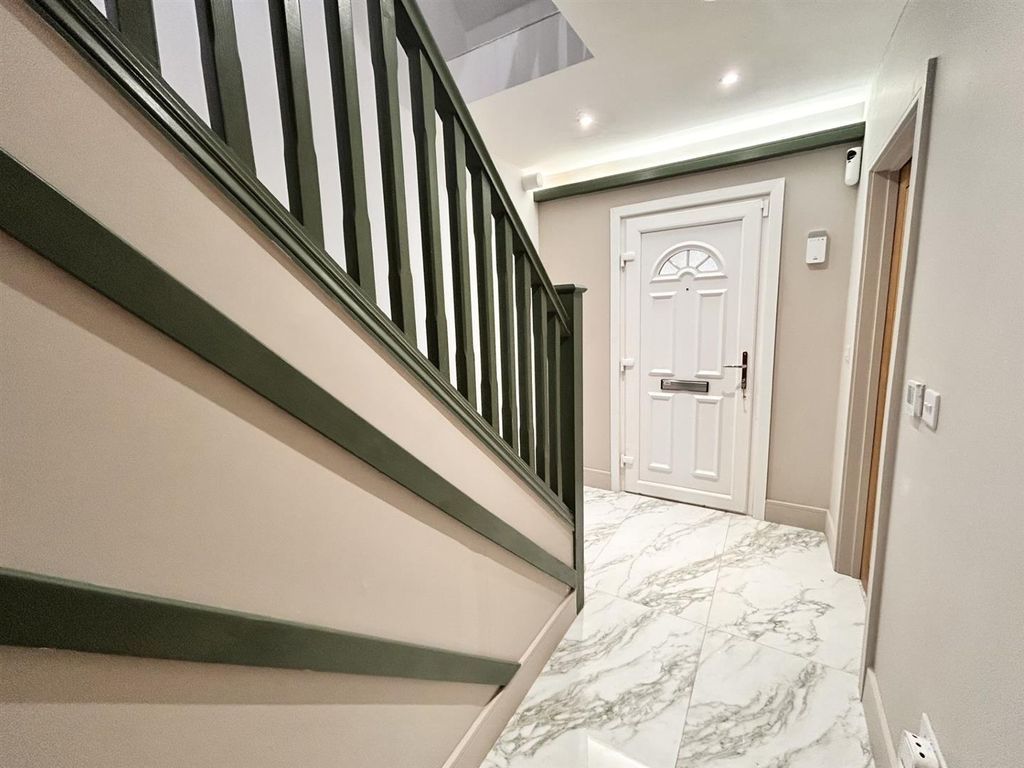 Property photo 3 of 24 Entrance Hall 2.Jpg