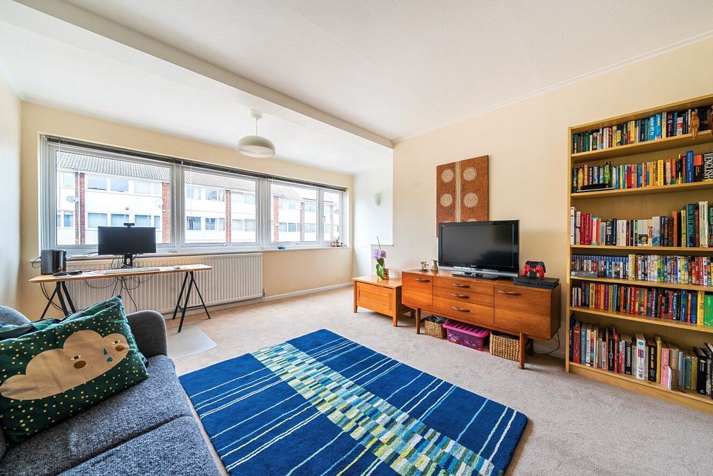 Property photo 3 of 18 Living Room