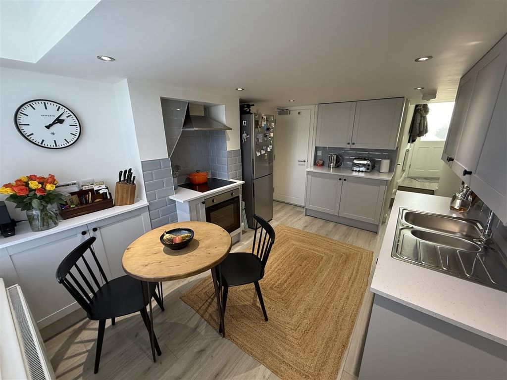 Property photo 3 of 17 Kitchen A.Jpg