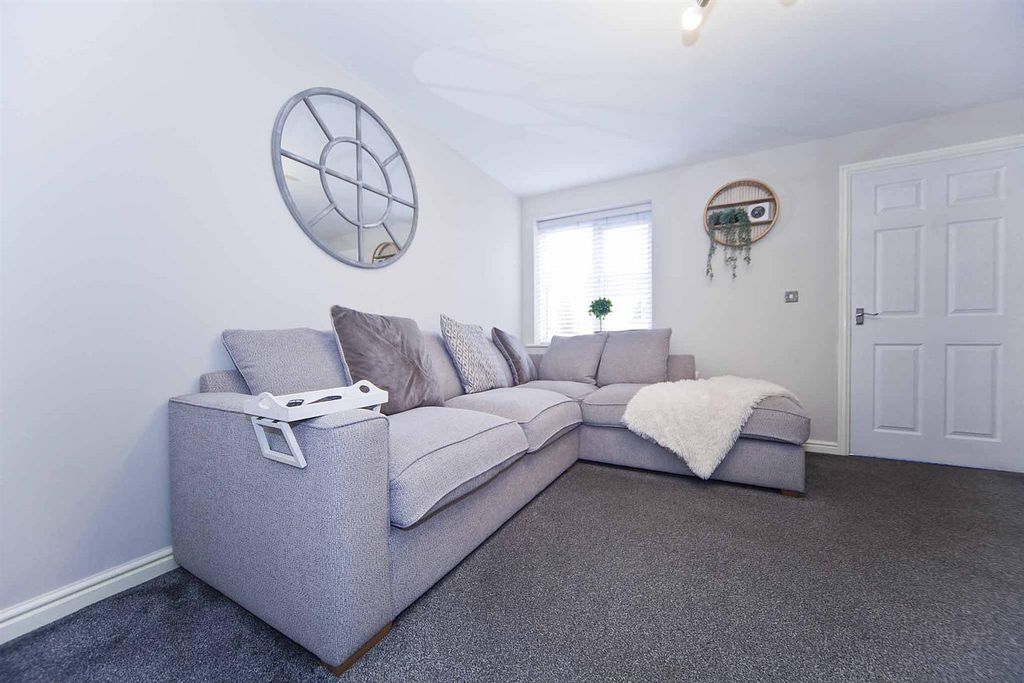 Property photo 2 of 21