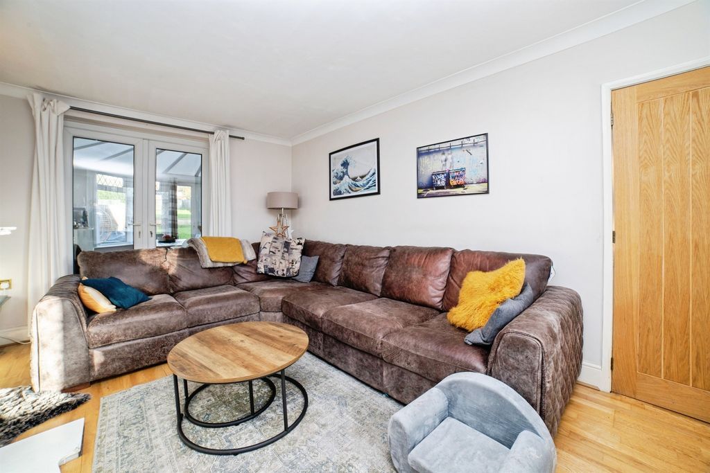 Property photo 2 of 17