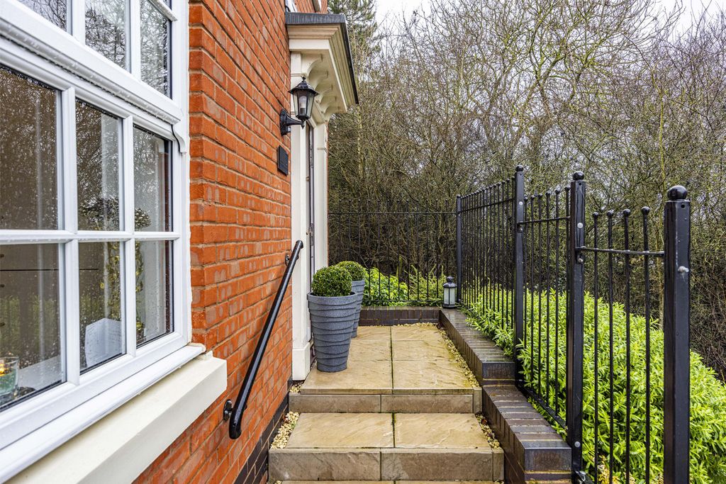 Property photo 2 of 20