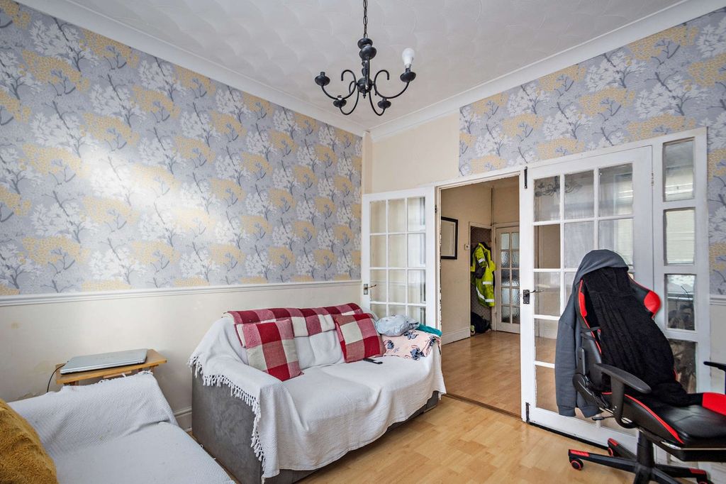 Property photo 3 of 21