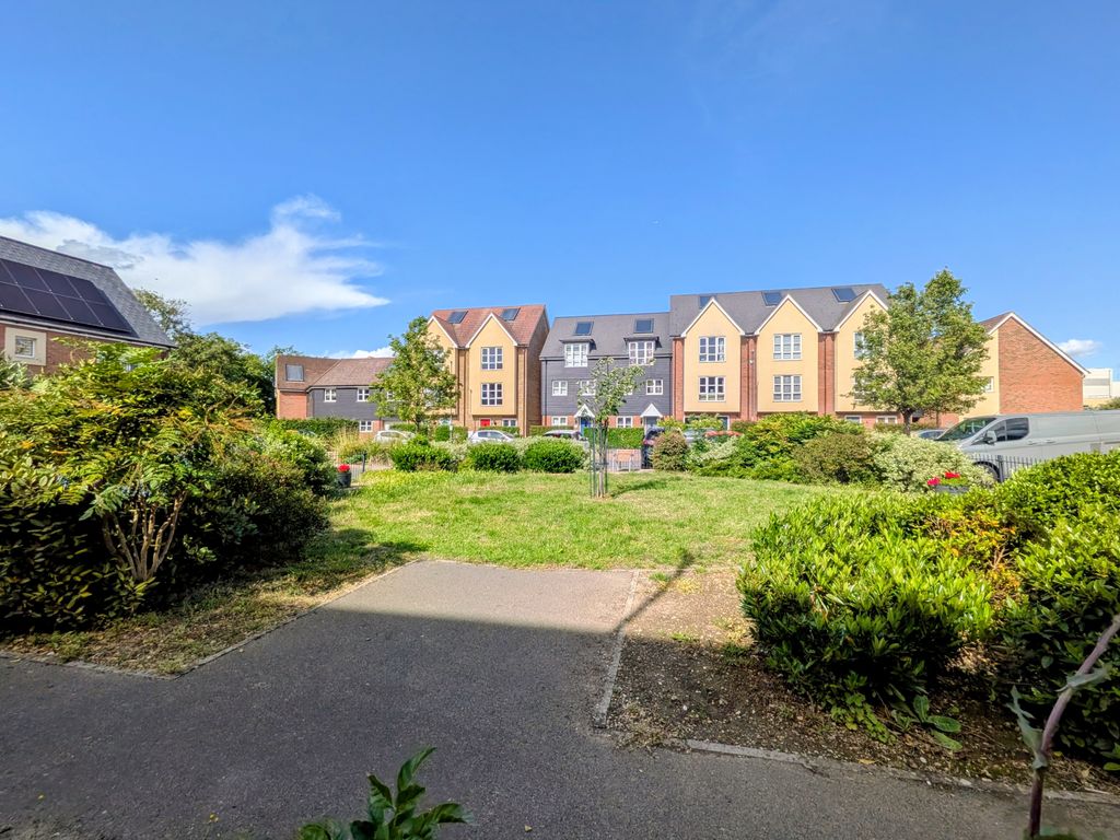 Property photo 2 of 19