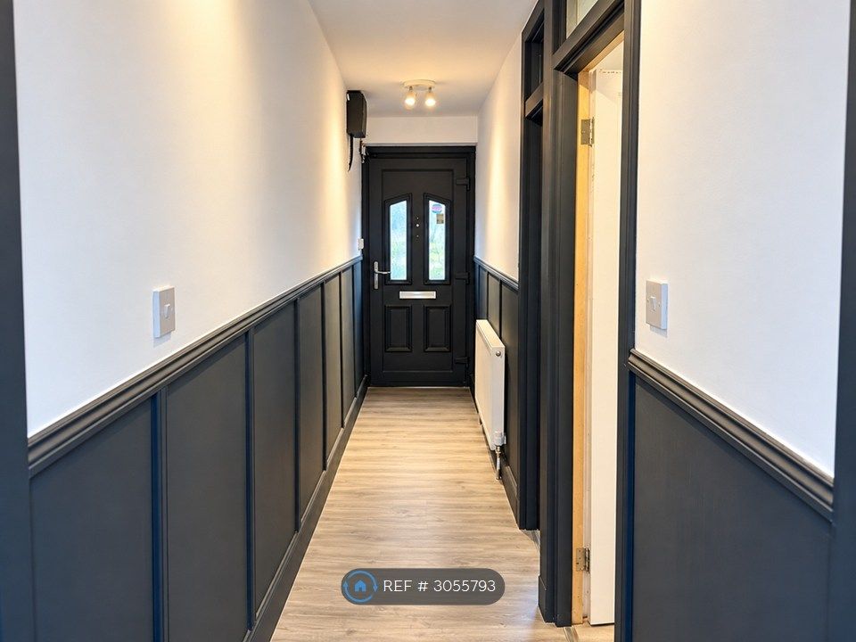 Property photo 2 of 10 Hall