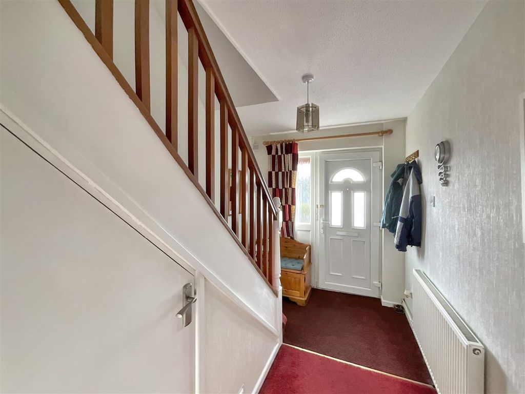 Property photo 2 of 17 Entrance Hall