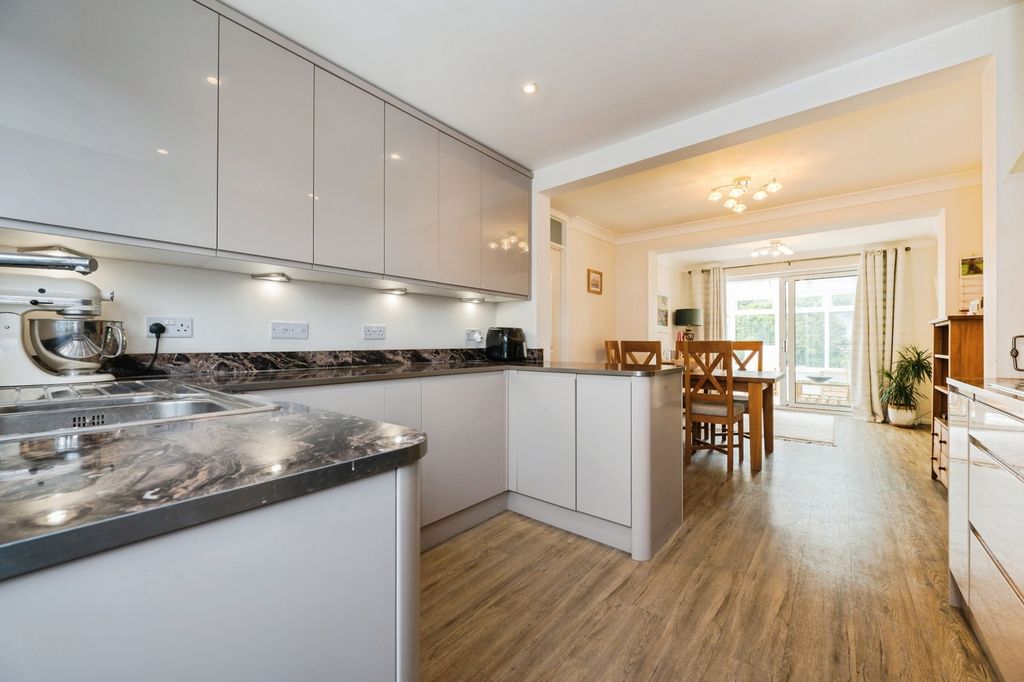 Property photo 3 of 33 Pbox-Img.Jpg
