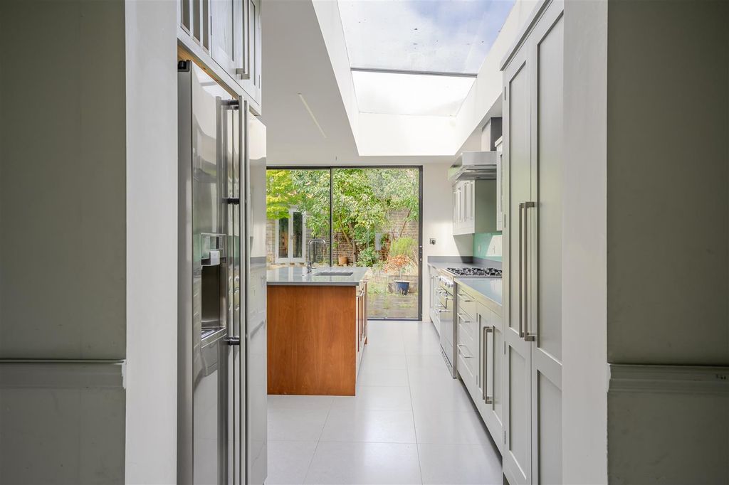 Property photo 3 of 11