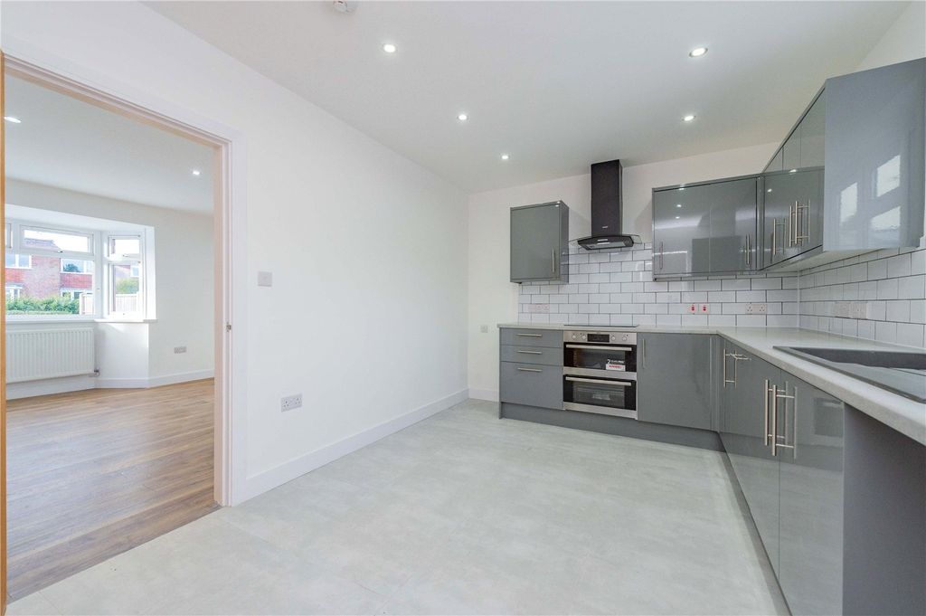 Property photo 3 of 31 Picture No. 14