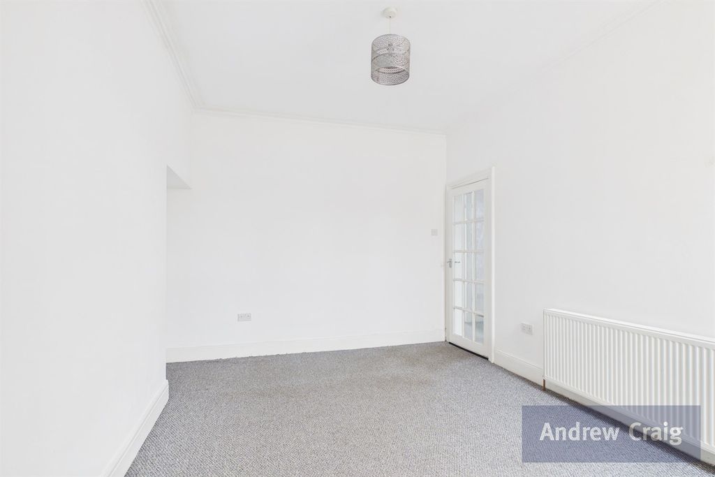 Property photo 2 of 11 Lounge