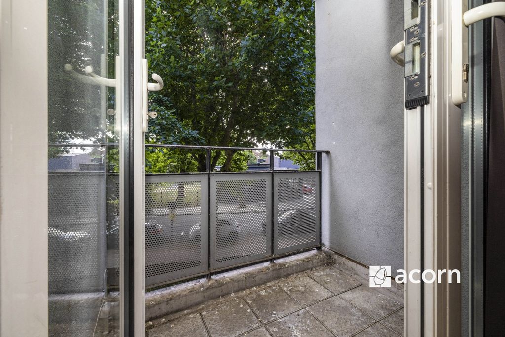 Property photo 3 of 8 Balcony