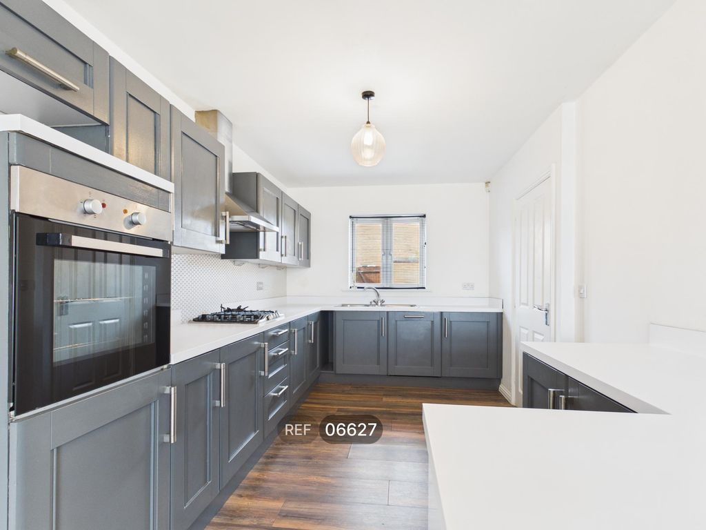 Property photo 3 of 25 Kitchen