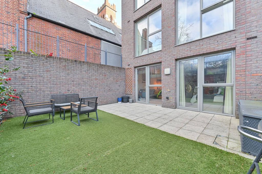 Property photo 2 of 12