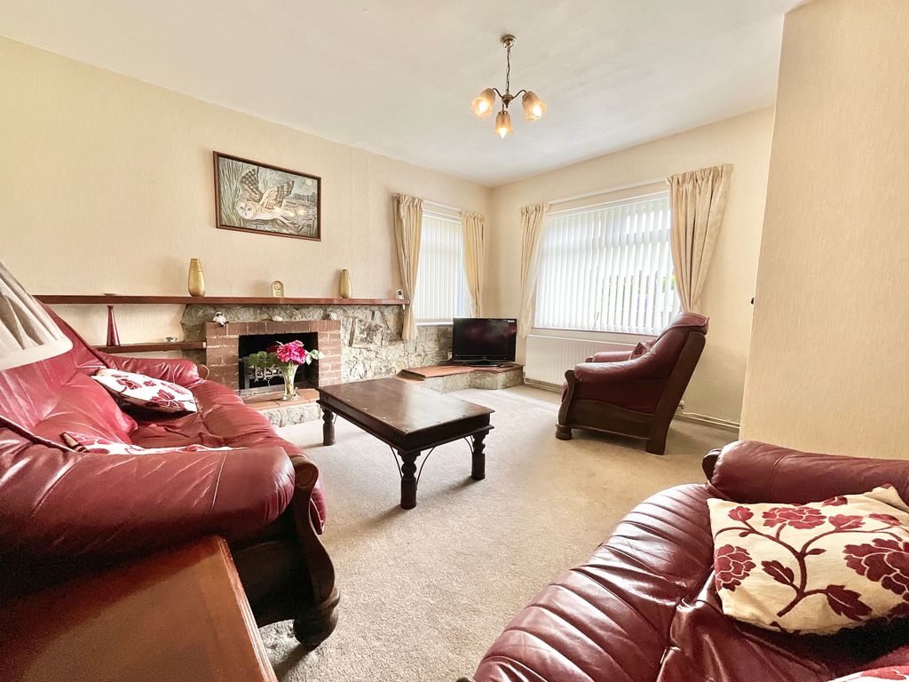 Property photo 2 of 28