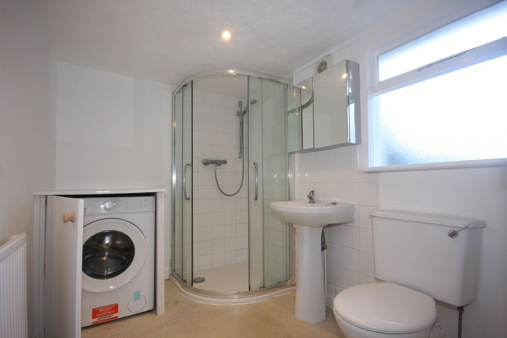 Property photo 3 of 10 Bathroom