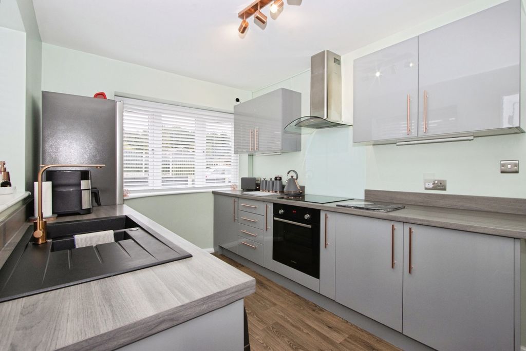 Property photo 3 of 24 Pbox-Img.Jpg