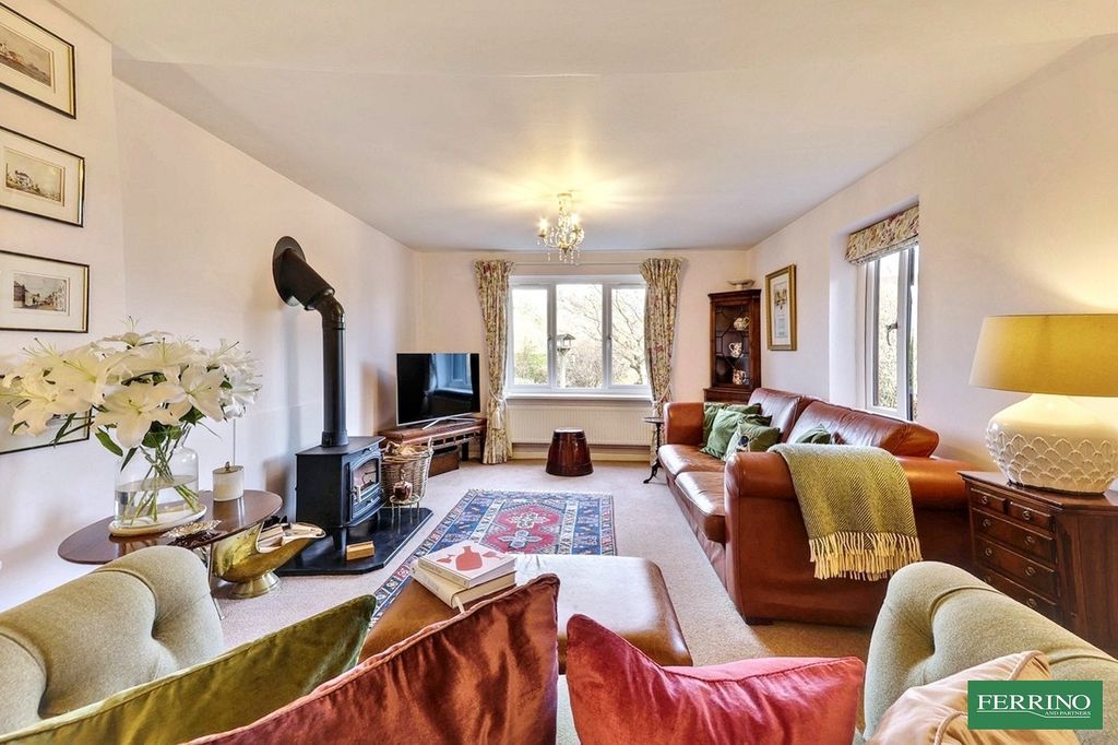 Property photo 2 of 31 Sitting Room