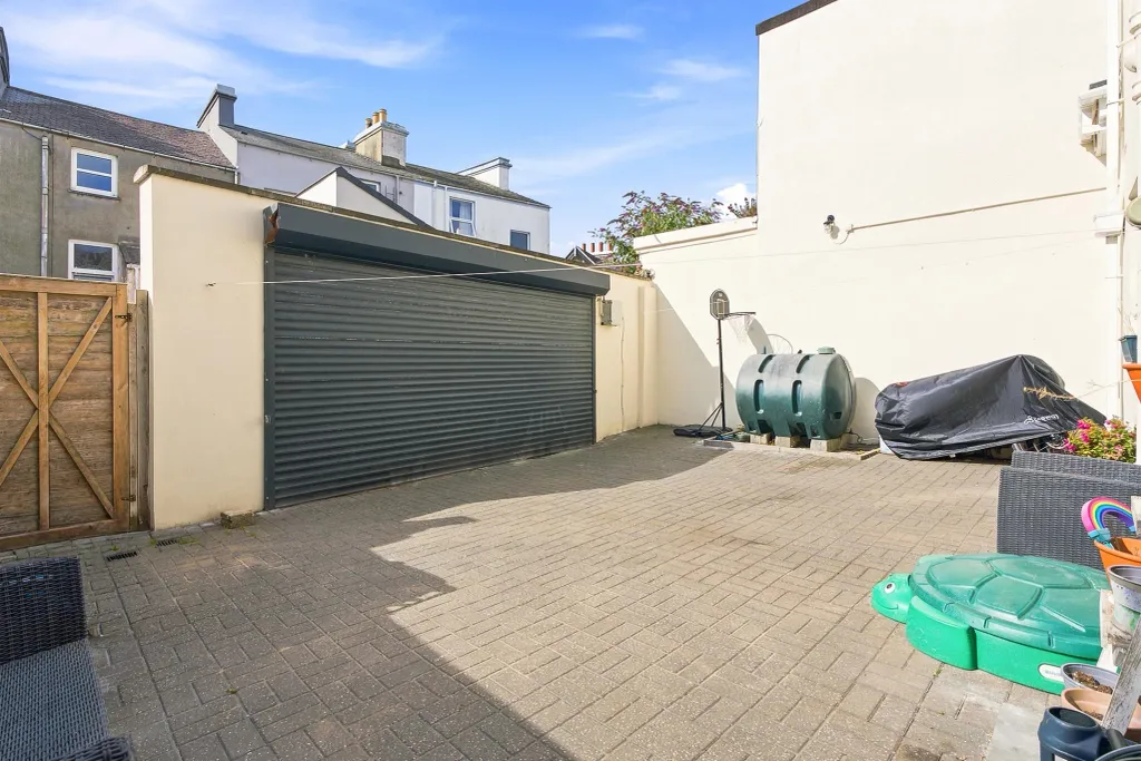 Property photo 2 of 22