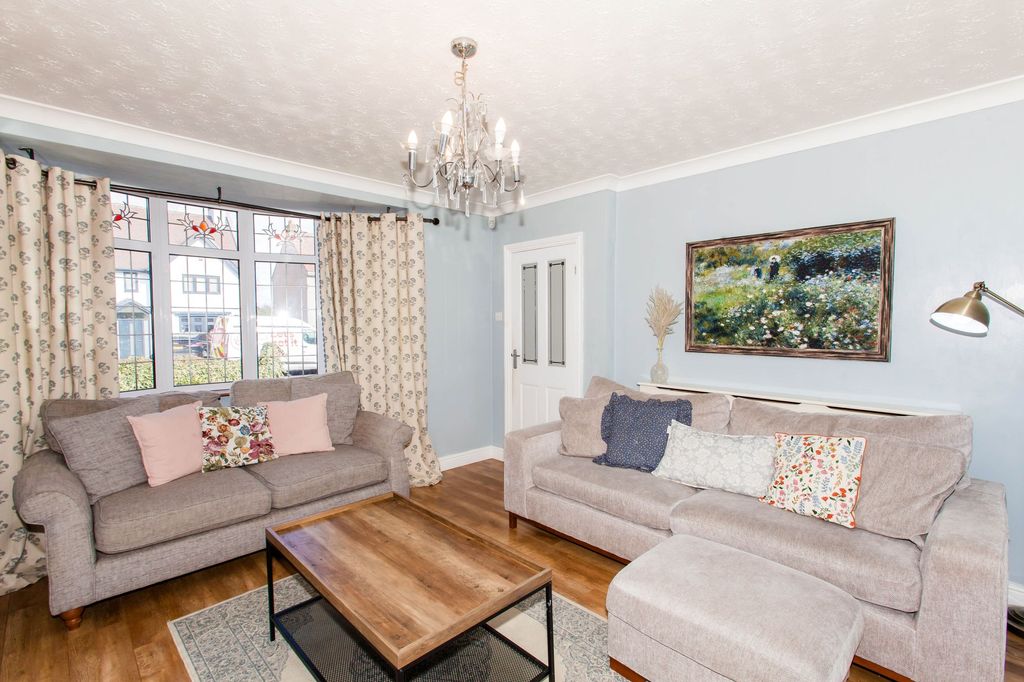 Property photo 2 of 25