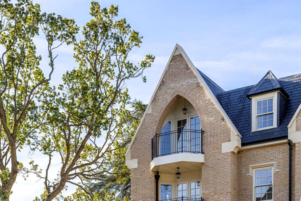 Property photo 3 of 40 Image