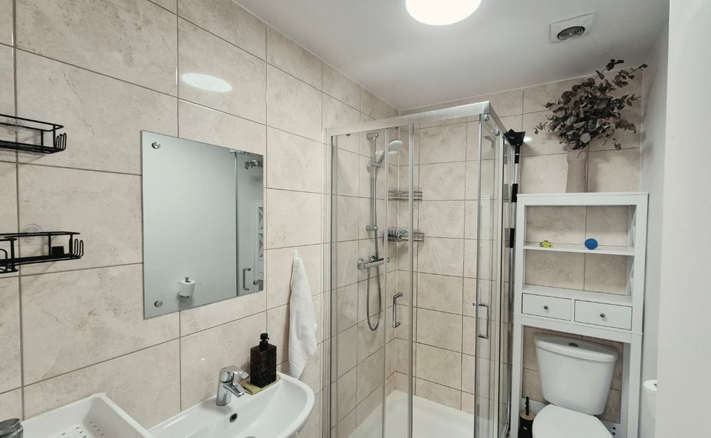 Property photo 3 of 6 Bathroom