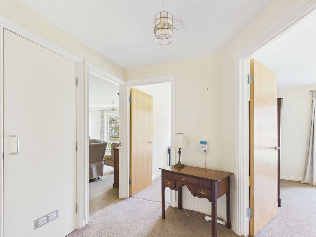 Property photo 2 of 11 Entrance Hall