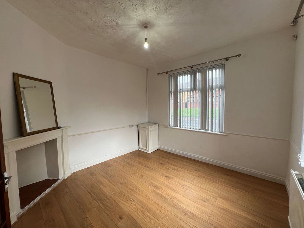 Property photo 2 of 11 Living Room