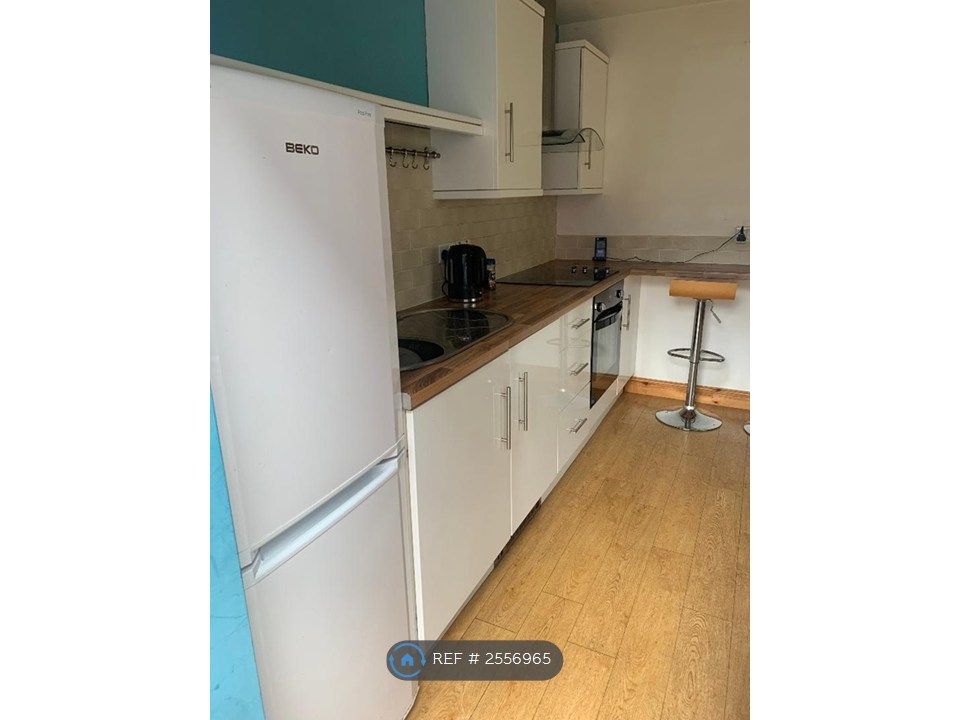 Property photo 2 of 6 Kitchen
