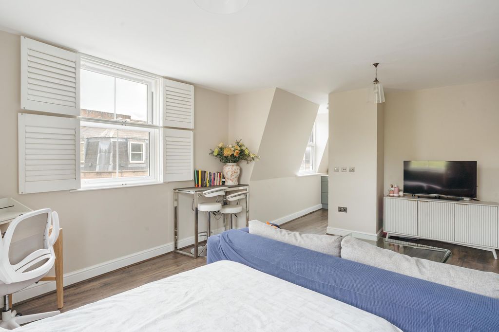 Property photo 2 of 6 St Stephens Road E3