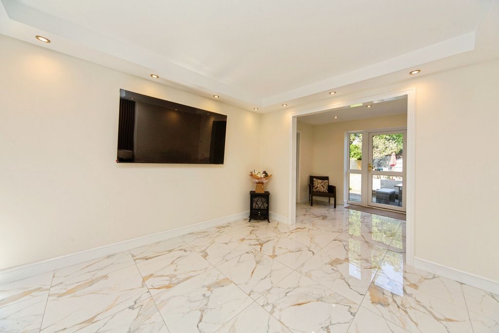 Property photo 2 of 13 Pbox-Img.Jpg