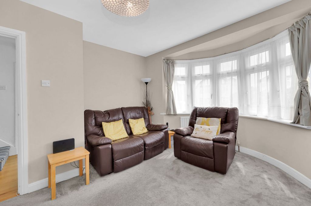 Property photo 3 of 27