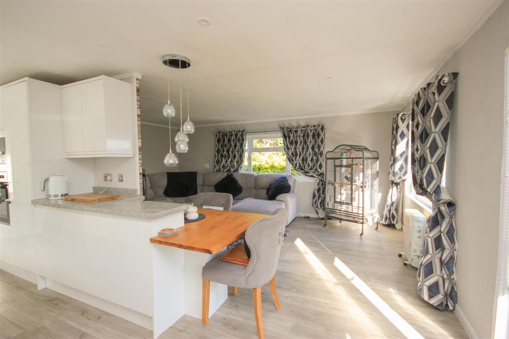 Property photo 3 of 17 Breakfast Area..Jpg