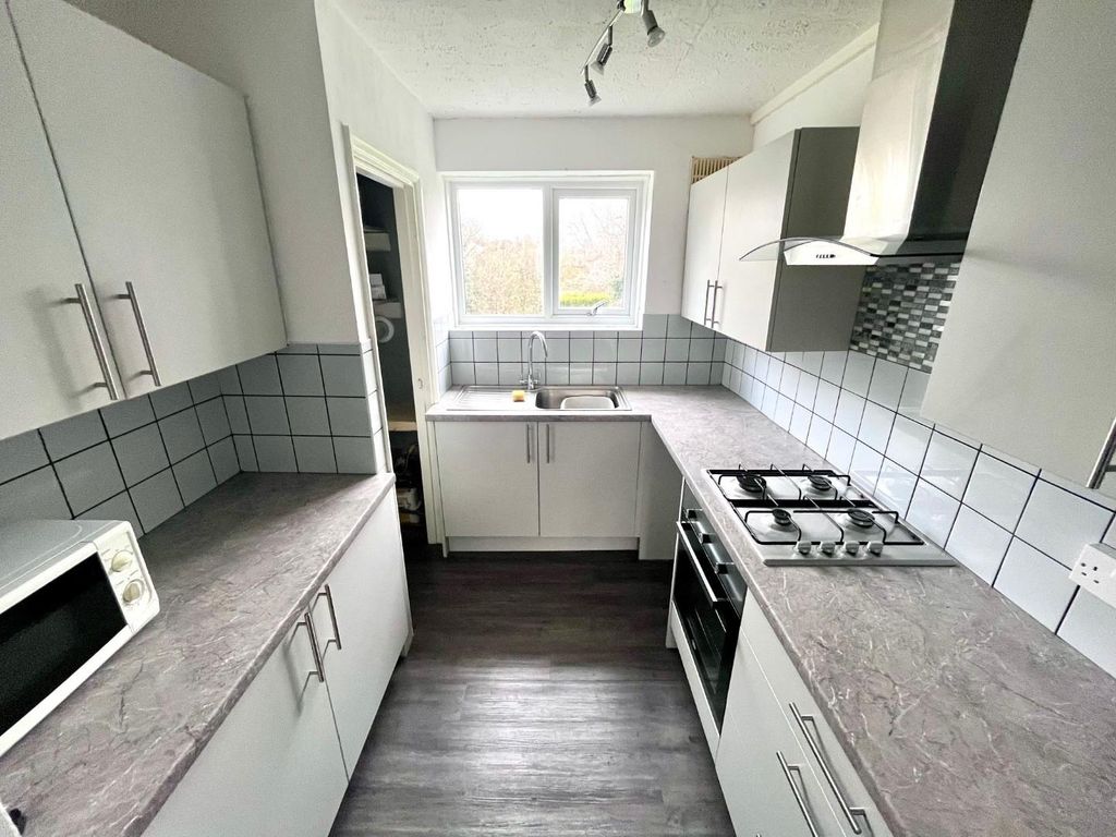 Property photo 2 of 8 Kitchen.Jpg