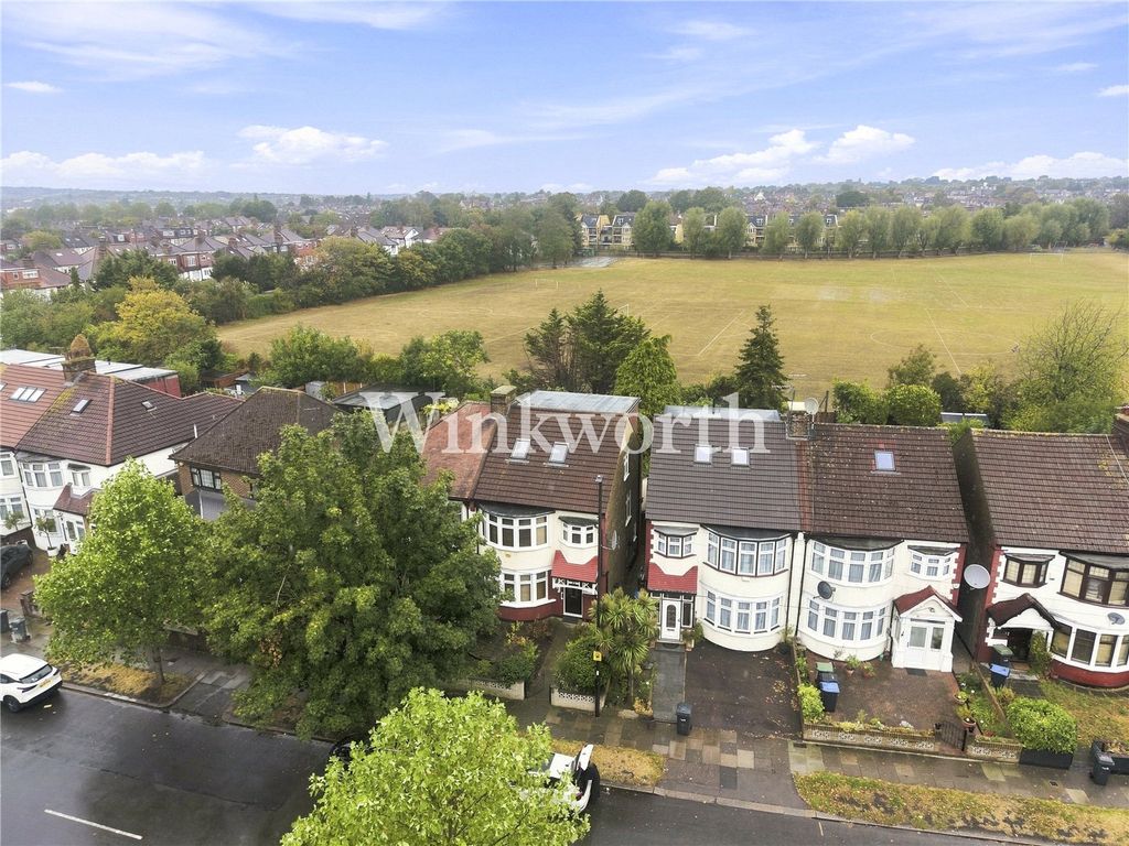 Property photo 3 of 19 Picture No. 02