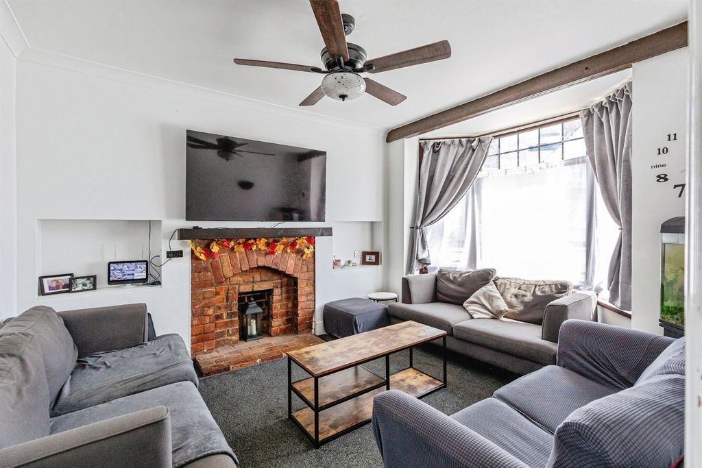 Property photo 2 of 20