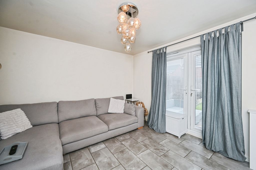 Property photo 3 of 18 Pbox-Img.Jpg