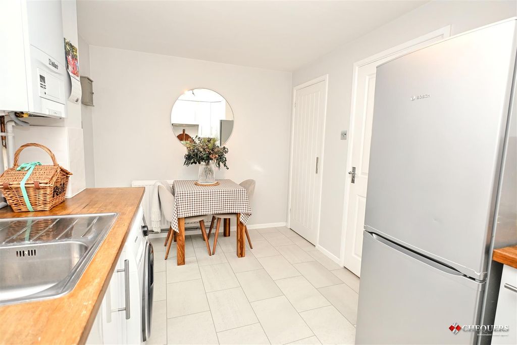 Property photo 3 of 17 Kitchen/ Dining Room
