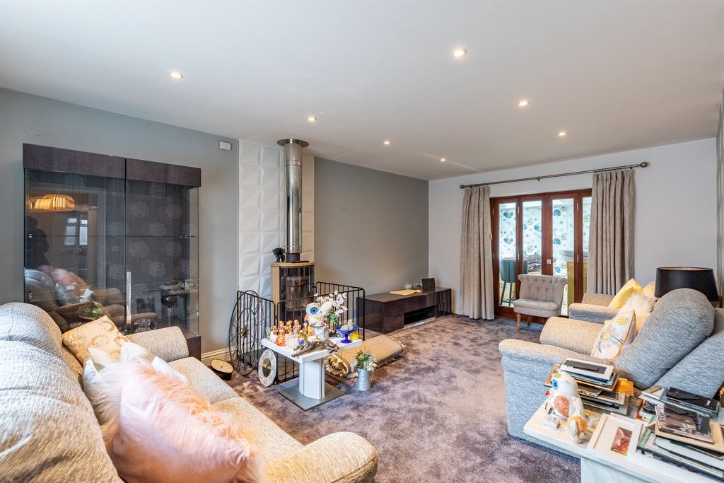 Property photo 2 of 19