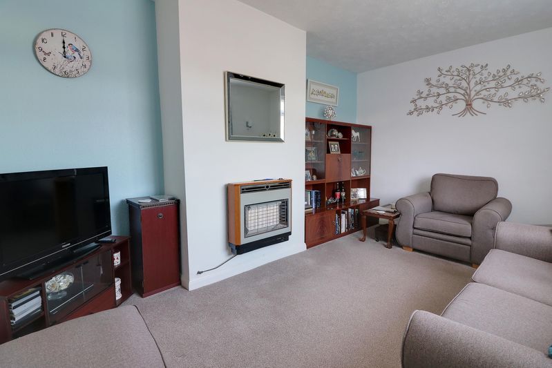 Property photo 3 of 17 Lounge