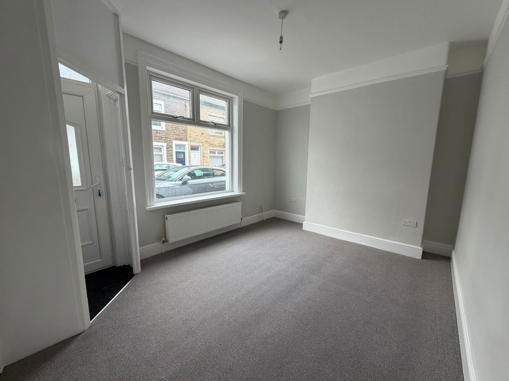 Property photo 2 of 12 Picture No. 14