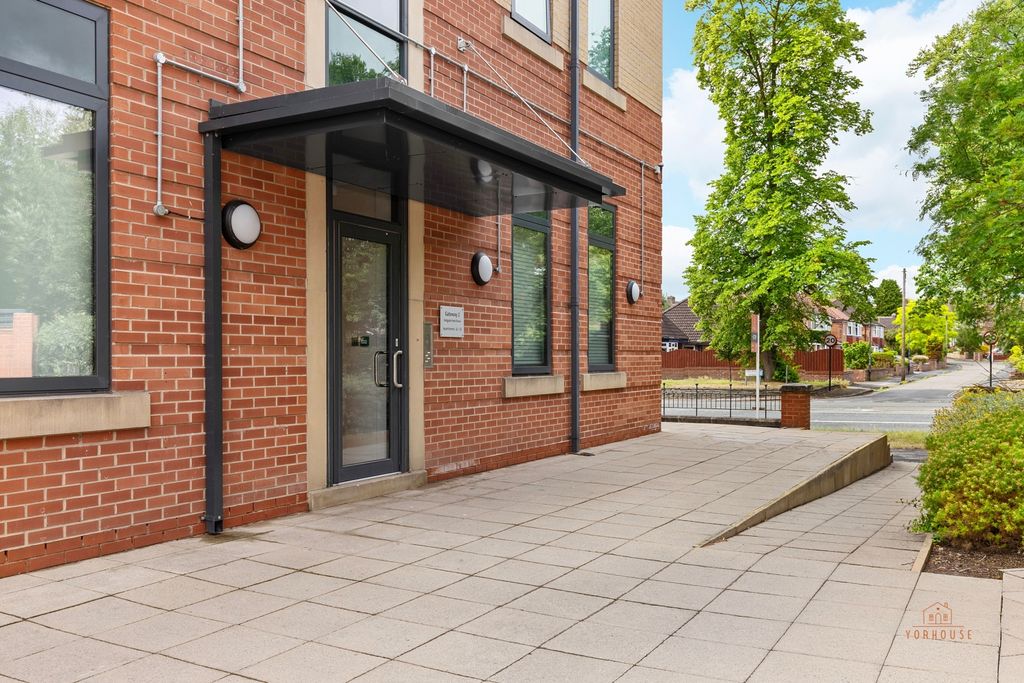Property photo 3 of 10 35 Holgate Park Drive 0009-1503