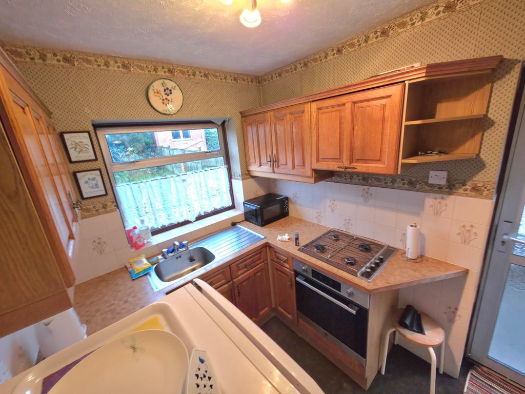 Property photo 3 of 17 Kitchen