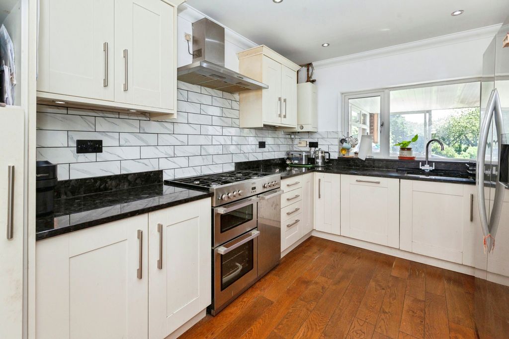 Property photo 3 of 23 Kitchen