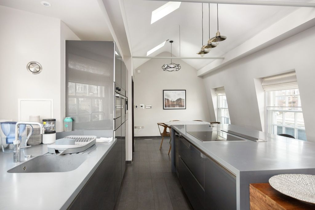 Property photo 2 of 19 5565322