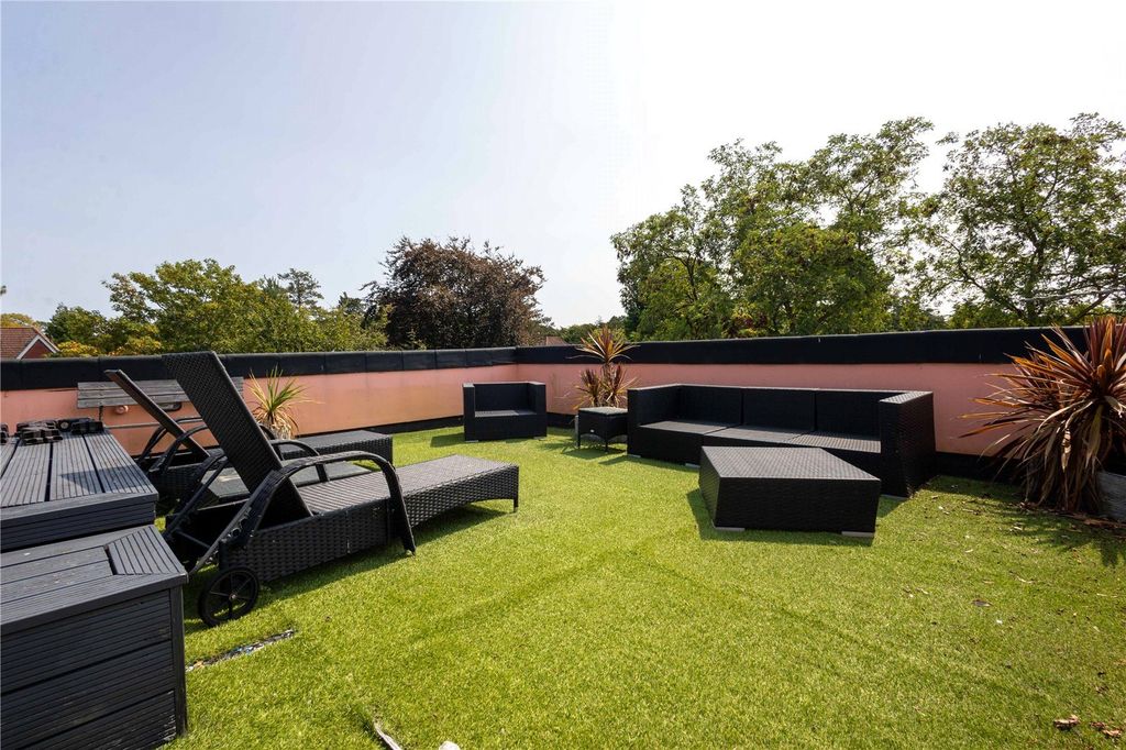 Property photo 2 of 14 Roof Terrace