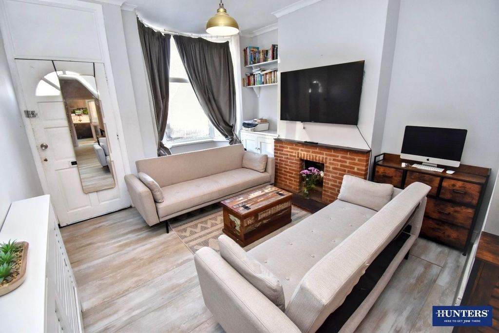 Property photo 2 of 12 Lounge