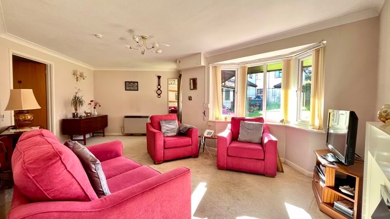 Property photo 2 of 10 Sitting/Dining Room