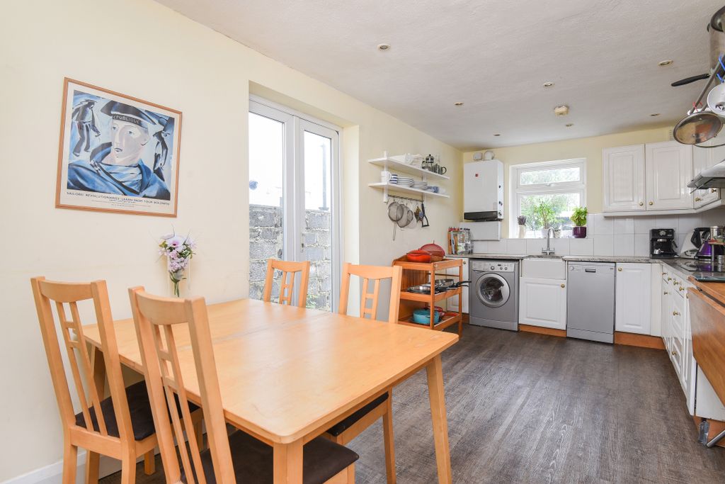 Property photo 2 of 8